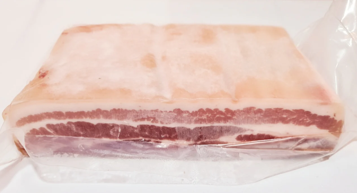 猪三层肉(德国)  PORK BELLY SKIN ON SINGLE RIBBED GERMAN(1KG/PKT)